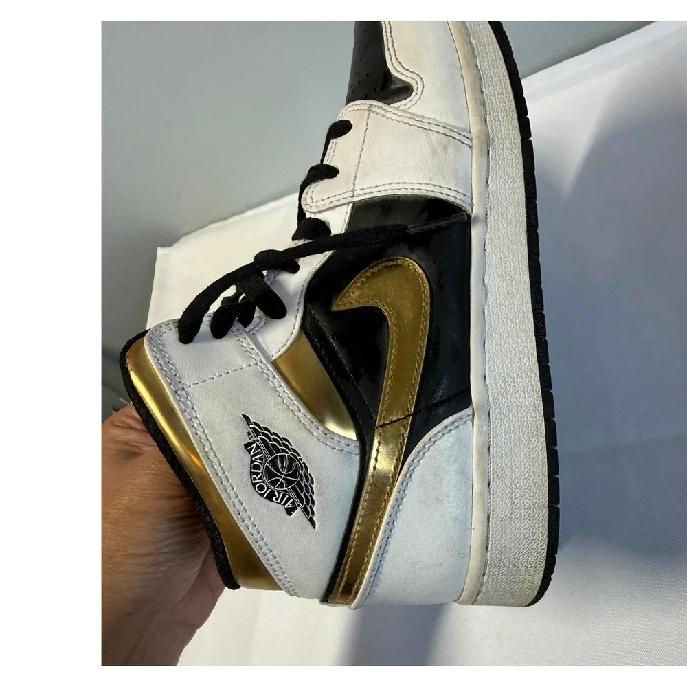 Air Jordan 1 Mid Metallic Gold White Black Sneakers Kids 6.5Y 554725-190